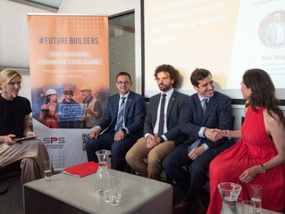 Co zaznělo na konferenci Future Builders? Stavebnictví potřebuje jednotnou komunikaci i řízenou pracovní migraci