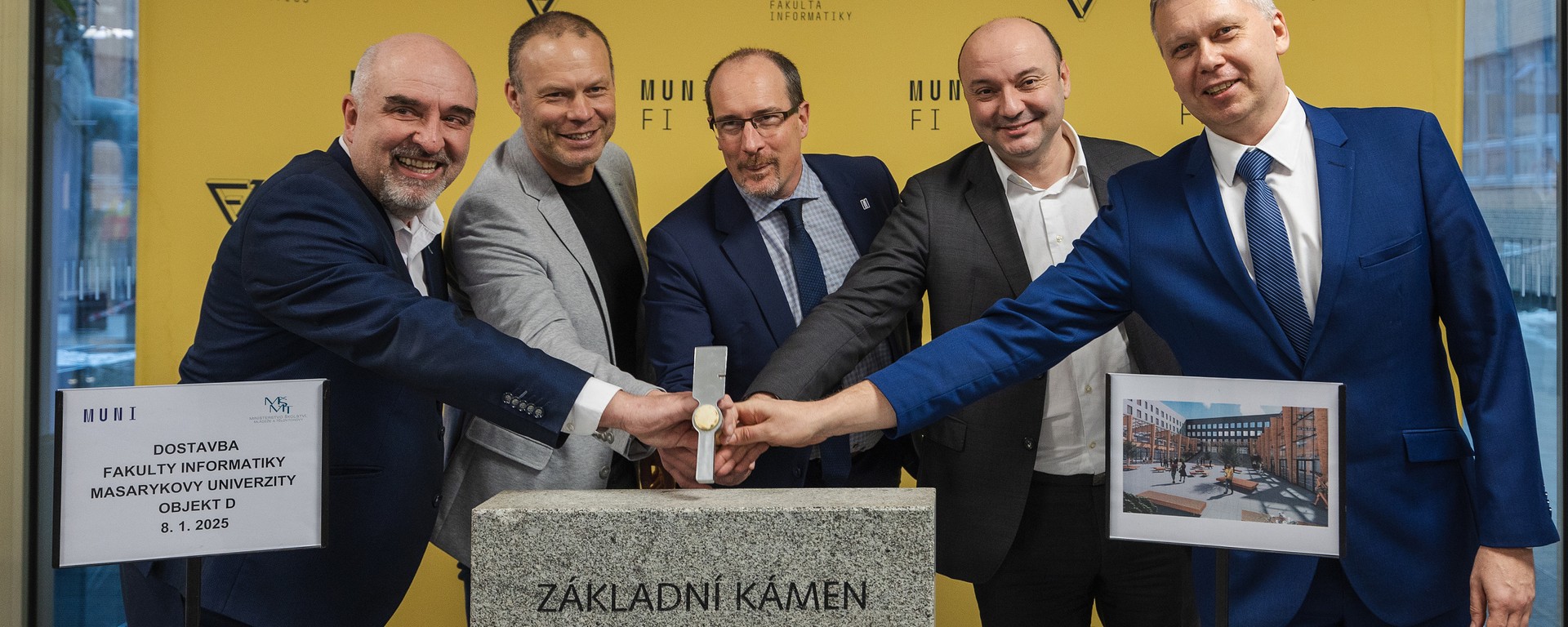 Slavnostní akce se zúčastnil i Michal Renát (zcela vlevo), obchodní ředitel SYNER pro oblast Morava.JPG