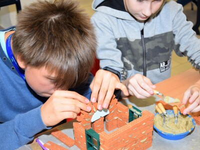 Cihla k cihle: Nejzdařilejší stavbu s designovým obloukem postavili žáci z Havlíčkova Brodu