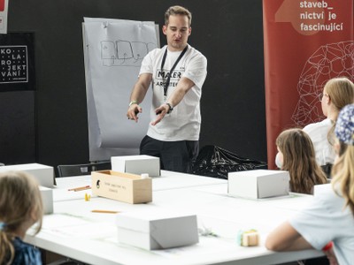 Národní centrum Stavebnictví 4.0, Sdružení pro výstavbu silnic a Svaz podnikatelů ve stavebnictví společně představily na Maker Faire stavebnictví